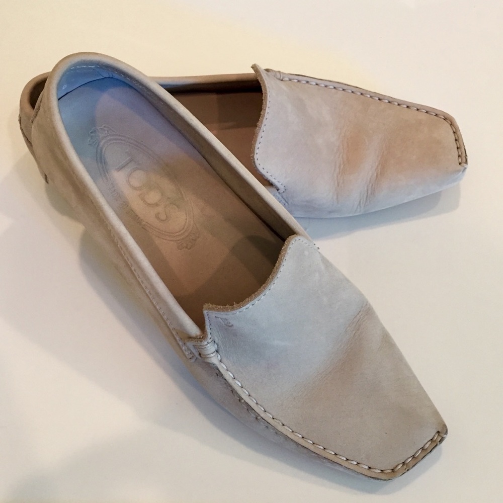 TOD’S Suede Leather Loafer Flats in Gray
